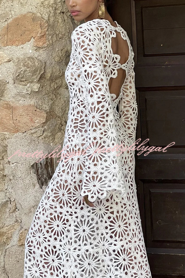 Island Break Crochet Flower Pattern Long Sleeve Backless Vacation Maxi Dress