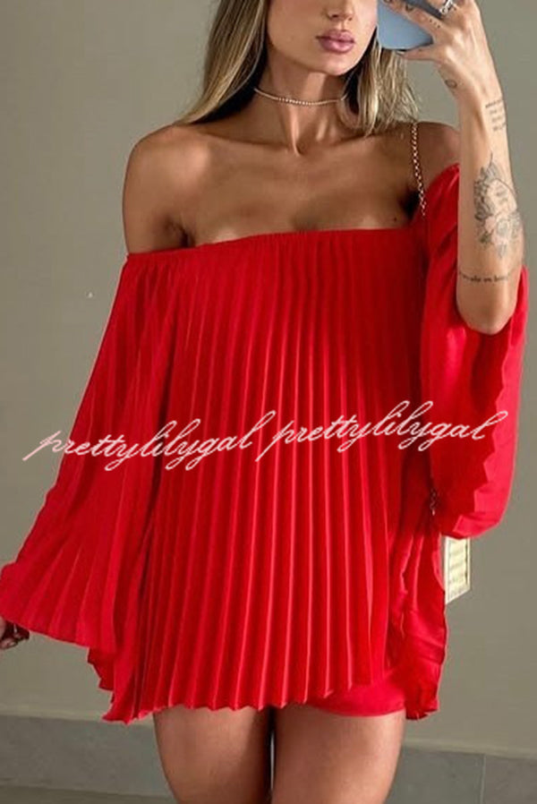 Solid Off-the-shoulder Pleated Loose Top and Elastic Waist Shorts Set