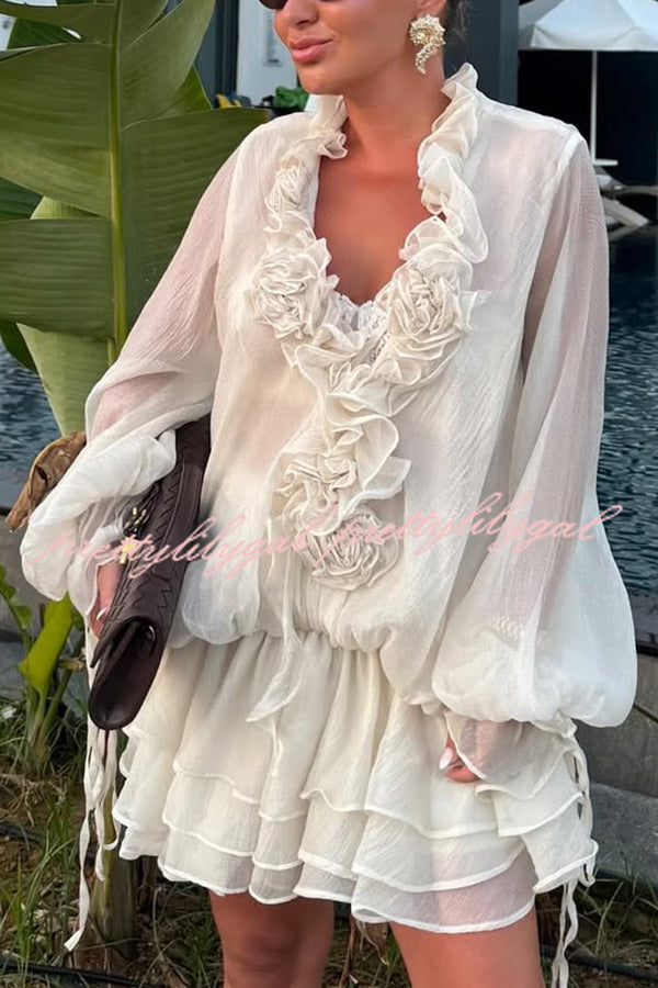 Fashionable Flower-decorated V-neck Loose Top and Elastic Waist Casual Shorts Set