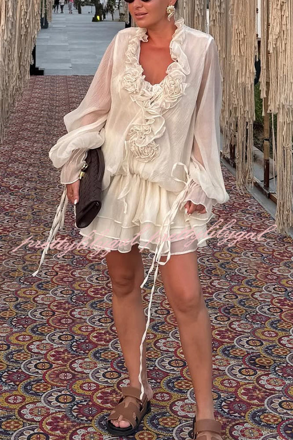 Fashionable Flower-decorated V-neck Loose Top and Elastic Waist Casual Shorts Set